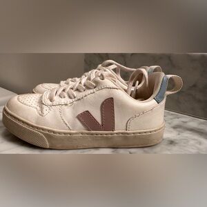 Veja Kids Sneakers in Cream and Mauve